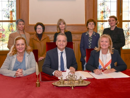 Aperçu de l'actualité La Mairie officialise un partenariat avec l’association « Aux coeurs des mots »