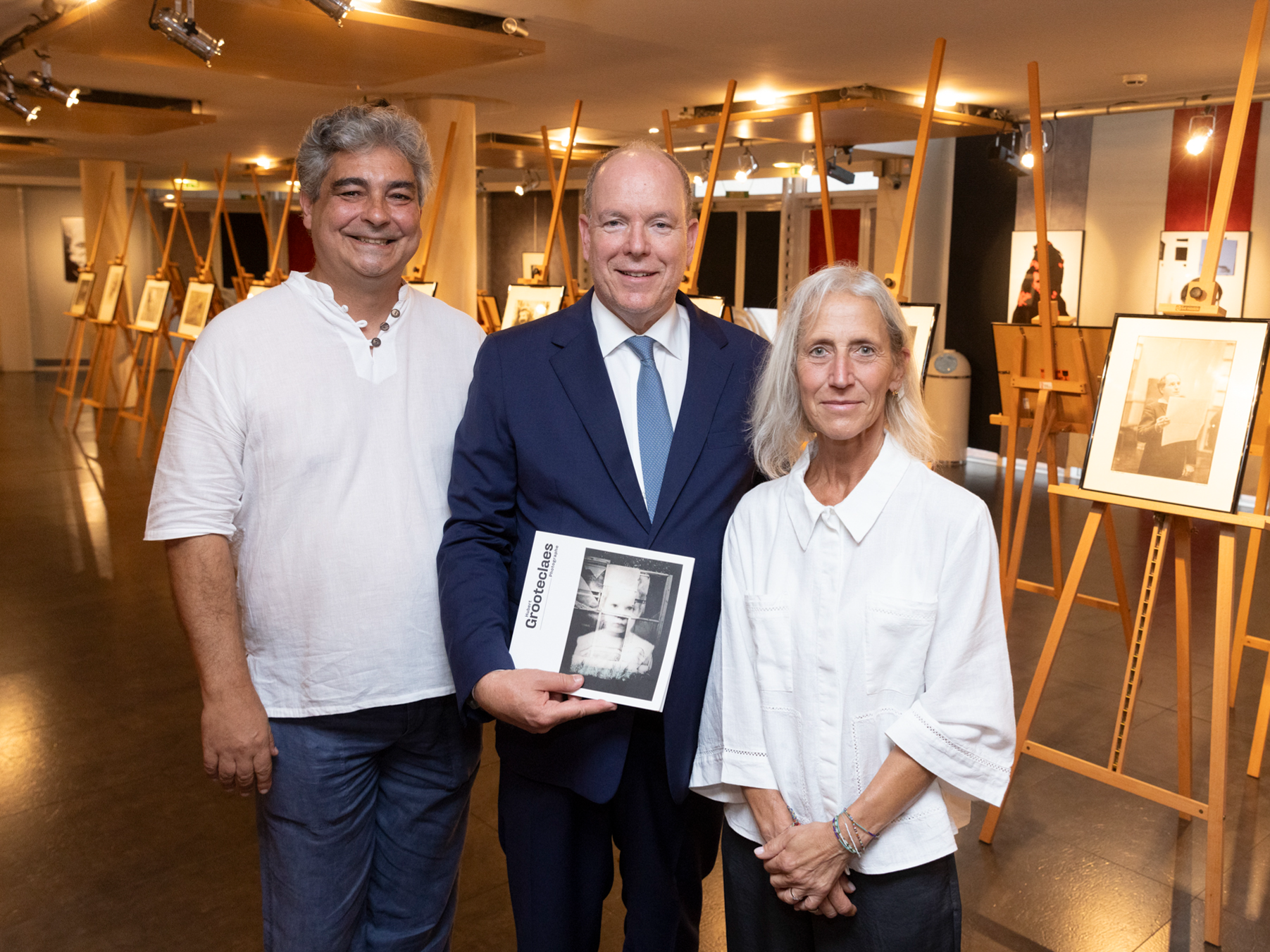 Aperçu de l'actualité Visite privée de S.A.S. à l’exposition photo en hommage à Léo Ferré